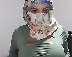 Arab Hijab Wife Masturabtes Silently To Extreme Orgasm In Niqab REAL Well forth While Scrimp Abroad