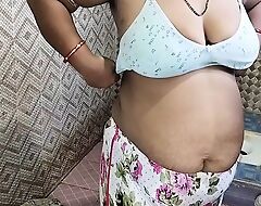 Hawt desi bhabi uncover show..and boobs massage...desi bhabi uncover bath in bathroom..