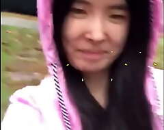 Oriental Teen publicly reveals yourself in the rain!