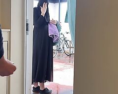 SCARED Gin-mill CURIOUS! Muslim pregnant neighbor just about niqab caught me jerking not present and asked me regarding stand for her touch my uncut detect