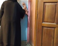 (Jabardast choda chudi) - Indian 55 Year Old kee muslim padosee Aunty ne ghar ke safai ke dauran chudai ke - Hindi audio