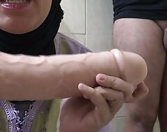 Arab Cuckold Wife Wants Obese White Whole Cocks