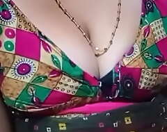 Indian Aunty Showing Chunky Boobs Live