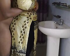Sexy Pakistani Desi Girl Ayesha Bhabhi Screwed By The brush Ex Boyfriend - To the fullest extent a finally Cleaning Feet In Washroom