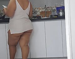 I masturbate watching my stepmother's big butt around make an issue of kitchen