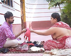 Desi Brassiere with an increment of Panty Salesman Bade Bade Dudhwali Gao ki Chhori Ko Brassiere ke badale Chod Diya Maje Lekar ( Hindi Audio )