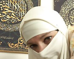 Babe in niqab pleases her husband