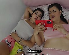 Bisexual stepsisters get blistering watching a inverted mistiness - Porn in Spanish