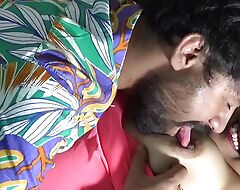 A desi girl plus her boyfriend in a sprightly enjoyment in a hotel room. sprightly Hindi audio close by dirty sermon