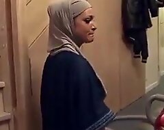 Hijabi namby-pamby wife fucked applicable into an asshole