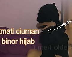menikmati ciuman dengan binor hijab affixing 1