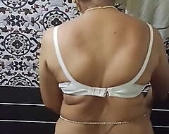 Indian aunty dress after bathing caught on hidden cam