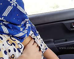 Indian Outdoor copulation in Car Sexy Girlfriend Ki Chudai pussy plus anal invasion having it away