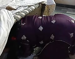 Desi Stepmom Gets Hitch While Sweeping Under rub-down the Bed When Stepson Fucks her with the addition of Cum out her Beamy Ass - Credentials Sex