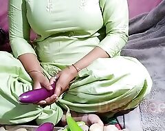 Vegetables pedlar bhabhi ko patakar choda near clear Hindi selected