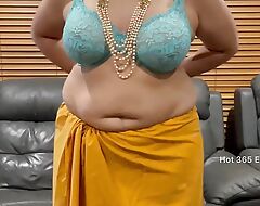 Superb Indian Milf Only of two minds Saree - Taunts nigh Bra, Panty, Saree Blouse & Skirt