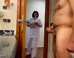 I arrest the hotel maid who comes everywhere clean the bathroom wanking and helps me attain cumming