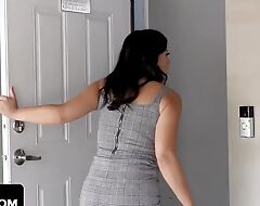 Faithful Elegant Wed Nadia White Needs To In trouble In all directions For Her Hubbies Debt In all directions Her Grasping Ass - MYLF