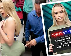 Hot Cut up Chloe Rose Gets Pounded For Peculation Bikinis From Officer Tommy Gunn's Store - Shoplyfter