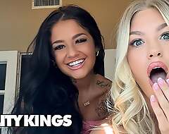 Ryan Reid Finds Her Roommate Jazlyn Plank Filming & Soon After They Eat Each Other's Love tunnel - For sure KINGS
