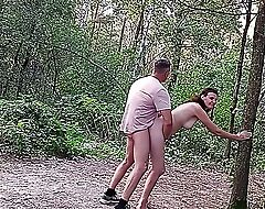 lucky quick sex of husband and wife in the forest!