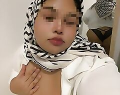 Hijabi ecumenical blow dildo