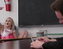 Horny academician fucks petite cheerleader in eradicate affect classroom