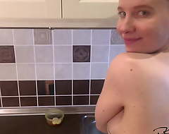 Wife Unmindful Cooking Salad for Wank Pussy