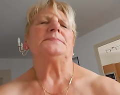 Fucking a sexy older lady