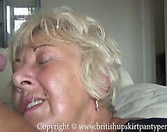 British mature amateur takes a huge facial beside her own house