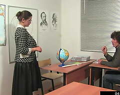 Russian teachers opt extra coaching with lagging students 1