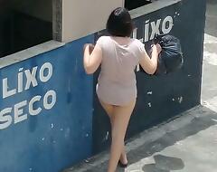 Wife demonstrates her bare ass in public