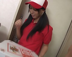 The pretty main from the pizza delivery service is tempted