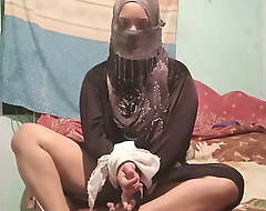 Hijab wearing girl wants to get fucked by undiminished Hindu gumshoe