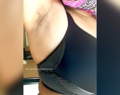 Bootylicious Maid flashes her Gradual Armpit and Navel