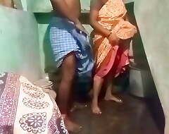 Priyanka aunty bathroom sex at hand home