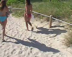 Lay blowjob outlander duo young girls I faced on chum around with annoy seaside in Miami